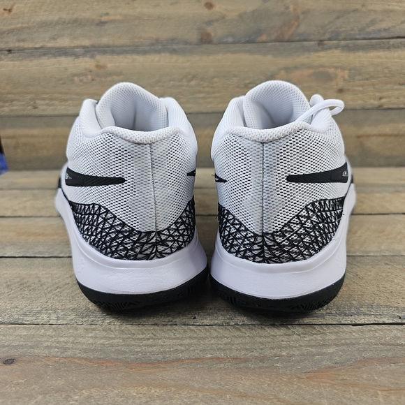 Kyrie Flytrap VI White Black Men's Basketball Shoes Sneakers  NEW - Picture 4 of 11